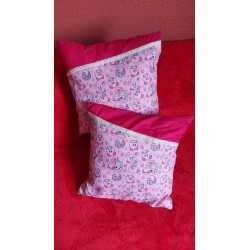 Coussin rose et fushia imprimé kirby rétro gaming