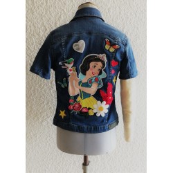 veste gilet jean upcyclé personnalisée et retravaillé blanche neige disney snow white